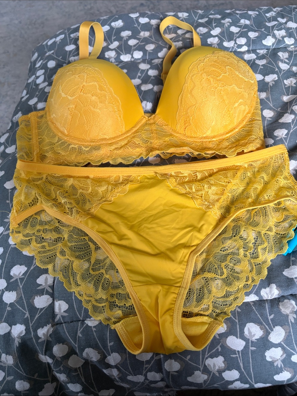 7️⃣2️⃣3️⃣ Yellow Lace Push-Up Bra & Bikini Brief Set